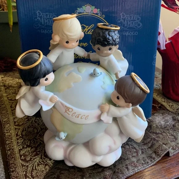 PRECIOUS MOMENTS 1998 Limited Edition "His love will love will uphold the world" - Picture 2 of 11